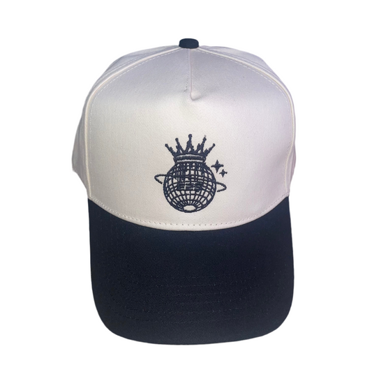 “Crown Globe Embroidered Hat – Classic White & Black Snapback”